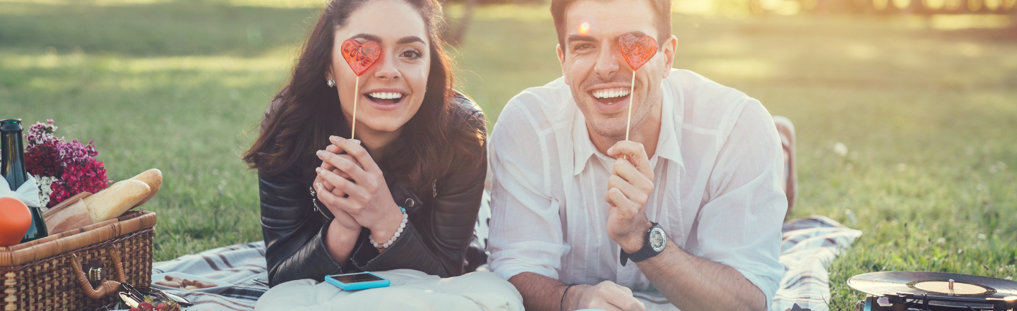 A man and a woman on an affordable Valentine's Day Date at the park 